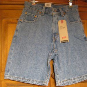 Women ?? Men ? NWT LEVI'S 550 Relaxed Shorts Sits At Waist Size 29